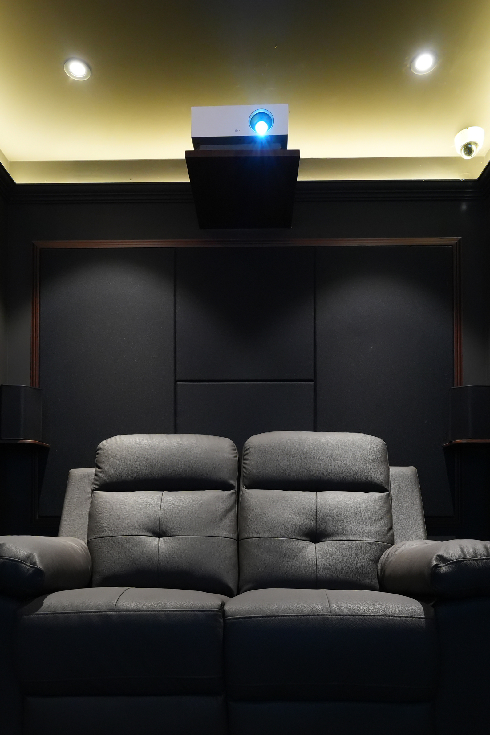 LIKE A CINEMA 메인 비주얼